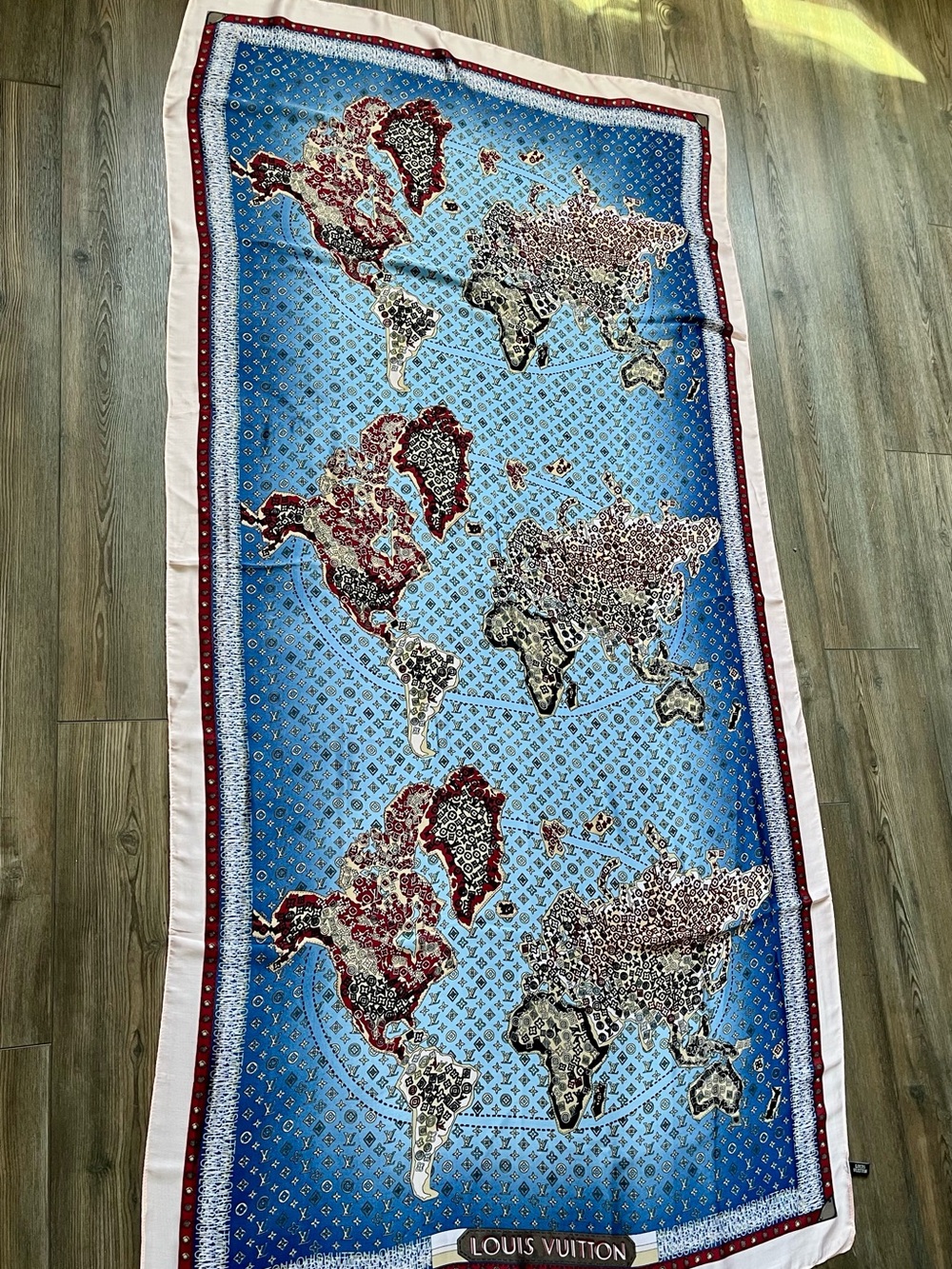 100 % silk Blue, Pink & Burgundy World Map scarf 35/70 inches - Picture 7 of 11